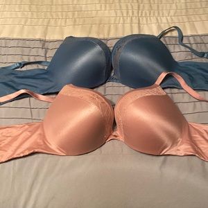 Victoria Secret set of 2 Beautiful Bras with lace trim. Push Up!